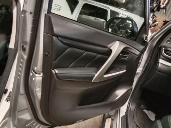 P4952 - Mitsubishi Pajero Sport 2017 Silver Wrecking - Image 6