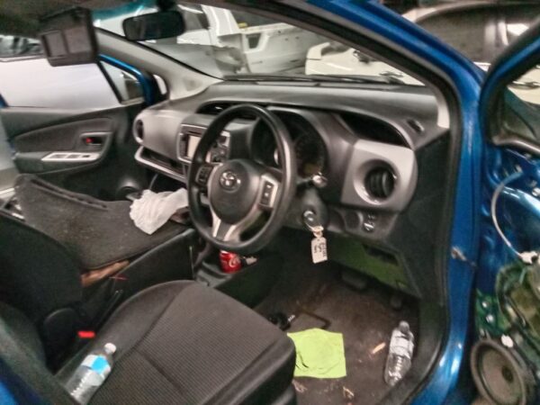 P4953 - Toyota Yaris 2015 Blue Wrecking - Image 4