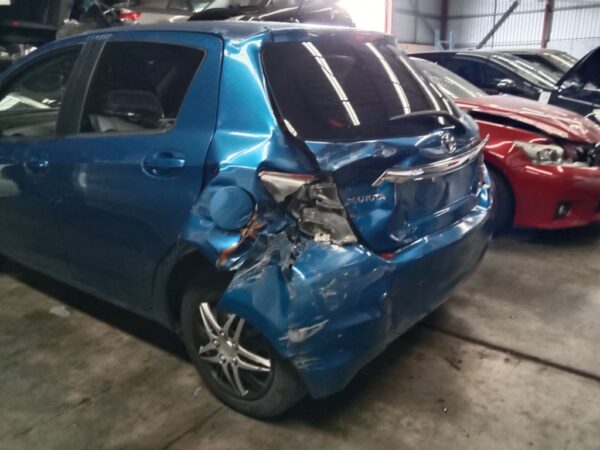 P4953 - Toyota Yaris 2015 Blue Wrecking - Image 10