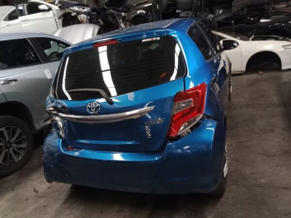 P4953 - Toyota Yaris 2015 Blue Wrecking - Image 11