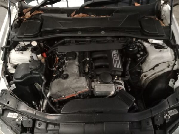 P4955 - BMW E90 3 Series 2007 White Wrecking - Image 2