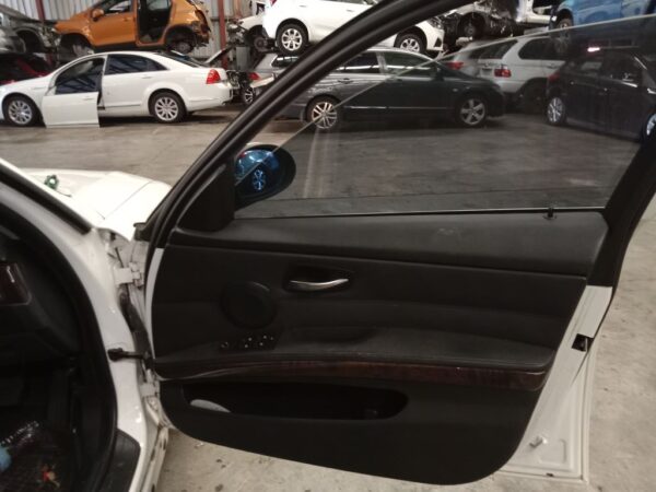P4955 - BMW E90 3 Series 2007 White Wrecking - Image 3