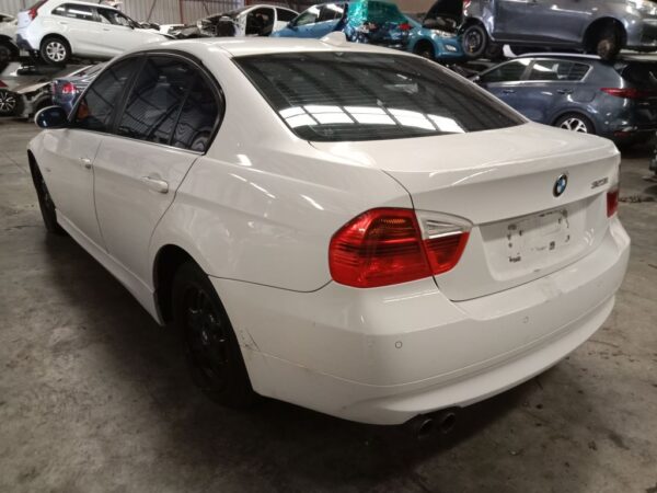 P4955 - BMW E90 3 Series 2007 White Wrecking - Image 10