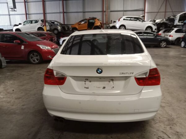 P4955 - BMW E90 3 Series 2007 White Wrecking - Image 11