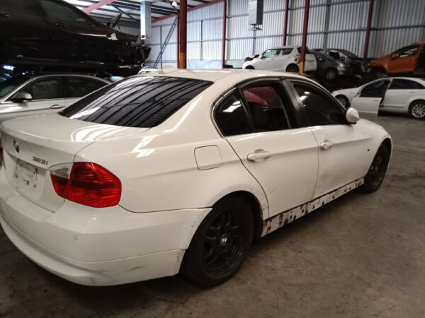 P4955 - BMW E90 3 Series 2007 White Wrecking - Image 13