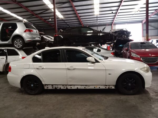 P4955 - BMW E90 3 Series 2007 White Wrecking - Image 15