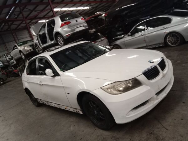 P4955 - BMW E90 3 Series 2007 White Wrecking - Image 16