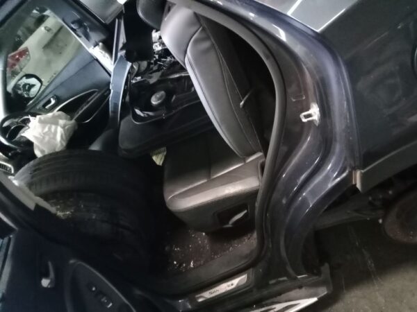 P4956 - Hyundai Santa Fe 2015 Grey Wrecking - Image 4