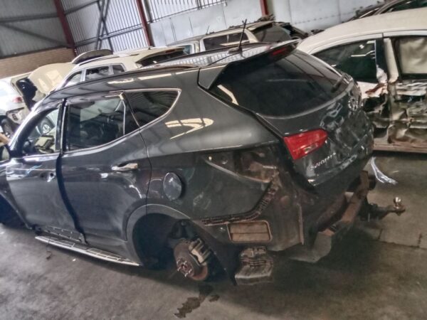 P4956 - Hyundai Santa Fe 2015 Grey Wrecking - Image 6