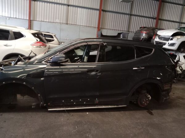P4956 - Hyundai Santa Fe 2015 Grey Wrecking - Image 11
