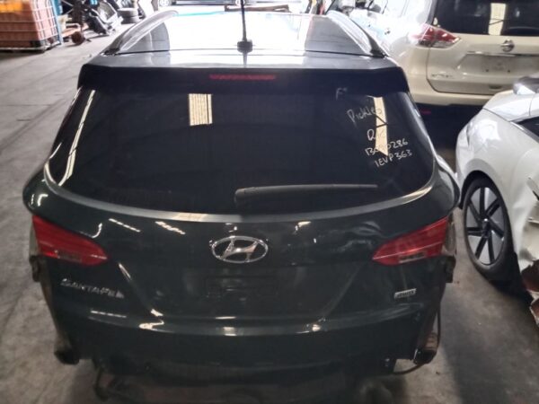 P4956 - Hyundai Santa Fe 2015 Grey Wrecking - Image 16