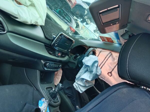 P4957 - Hyundai i30 2018 White Wrecking - Image 5