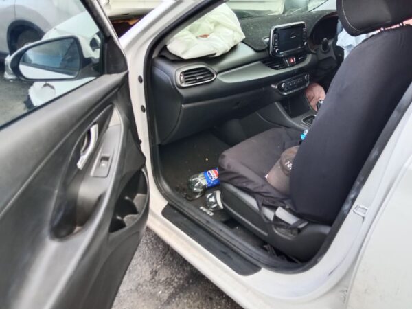P4957 - Hyundai i30 2018 White Wrecking - Image 6