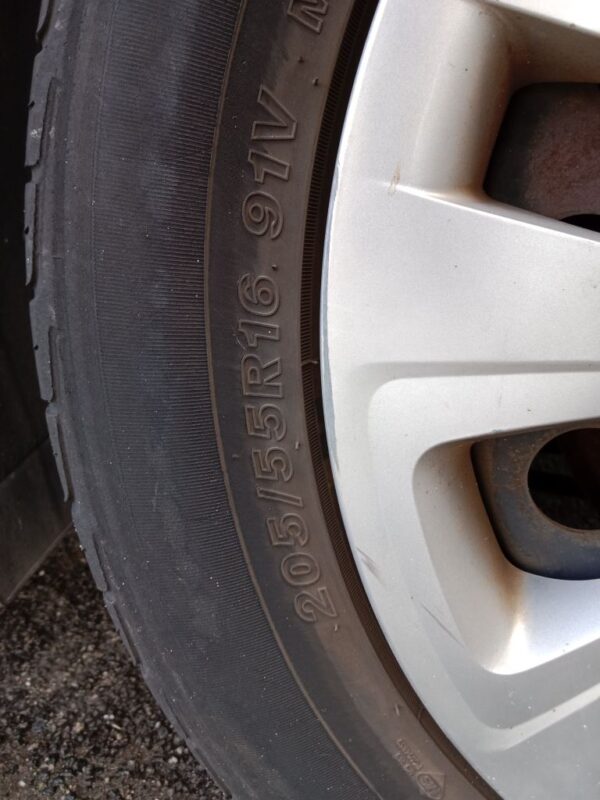 P4957 - Hyundai i30 2018 White Wrecking - Image 8
