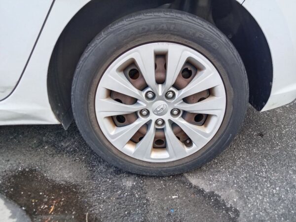 P4957 - Hyundai i30 2018 White Wrecking - Image 9