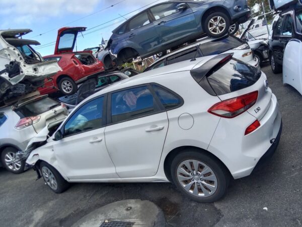 P4957 - Hyundai i30 2018 White Wrecking - Image 10