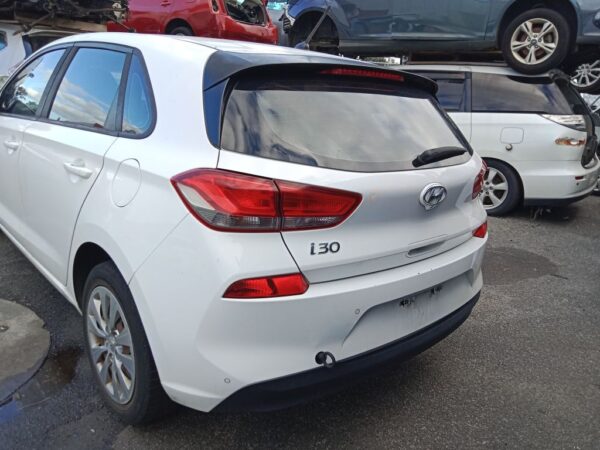 P4957 - Hyundai i30 2018 White Wrecking - Image 11