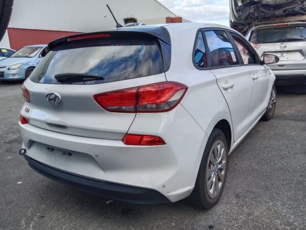 P4957 - Hyundai i30 2018 White Wrecking - Image 13