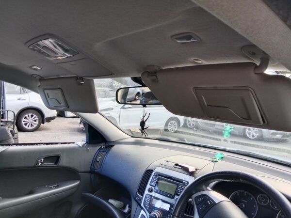 P4958 - Hyundai i30 2011 Blue Wrecking - Image 4
