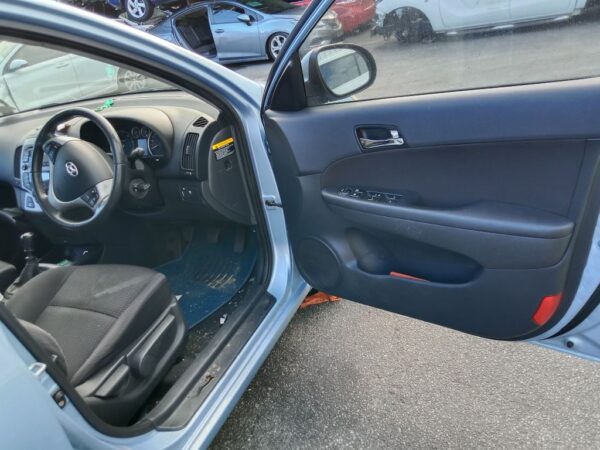 P4958 - Hyundai i30 2011 Blue Wrecking - Image 6