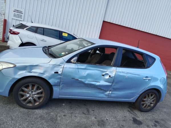 P4958 - Hyundai i30 2011 Blue Wrecking - Image 16