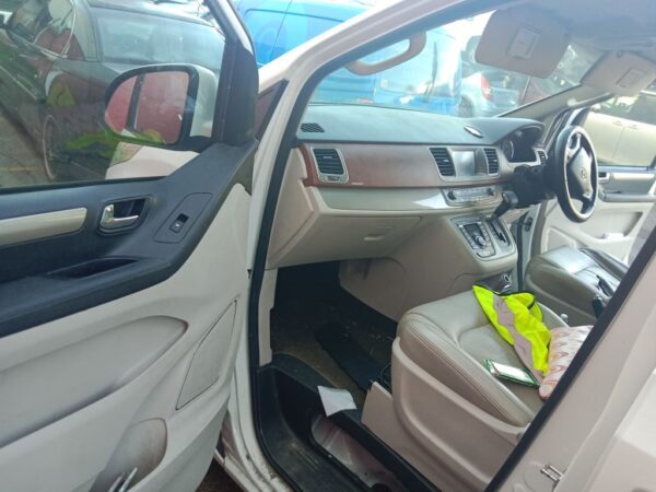 P4962 - SAIC Motor Maxus G 10 VAN 2016 White Wrecking - Image 4
