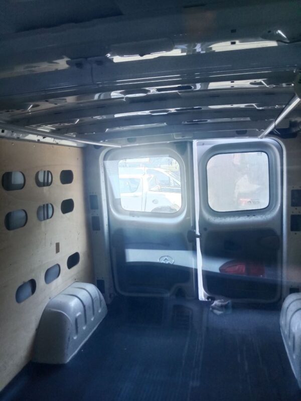 P4963 - Renault Trafic 2014 Blue Wrecking - Image 3