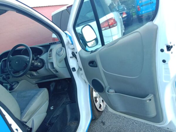 P4963 - Renault Trafic 2014 Blue Wrecking - Image 7