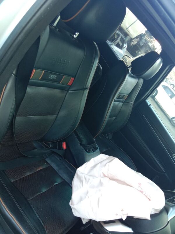 P4964 - Jeep Grand Cherokee 2011 Silver Wrecking - Image 3