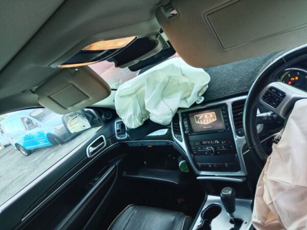 P4964 - Jeep Grand Cherokee 2011 Silver Wrecking - Image 4