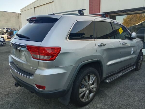 P4964 - Jeep Grand Cherokee 2011 Silver Wrecking - Image 8