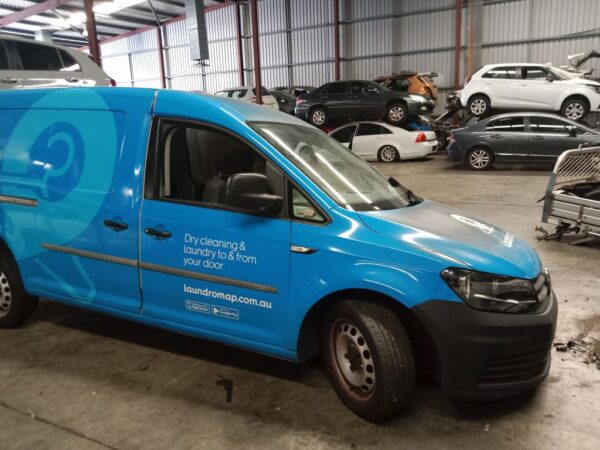 P4965 - Volkswagen caddy 2017 Blue Wrecking - Image 9