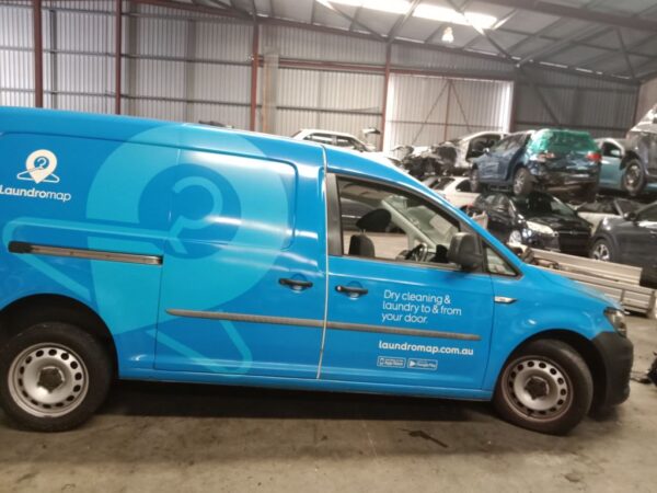 P4965 - Volkswagen caddy 2017 Blue Wrecking - Image 10