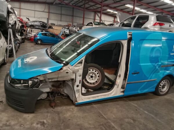 P4965 - Volkswagen caddy 2017 Blue Wrecking - Image 16