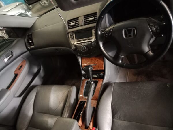 P4972 - Honda Accord 2005 Grey Wrecking - Image 3