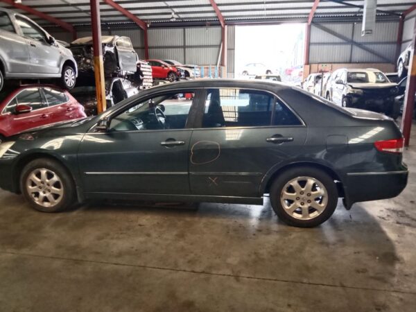 P4972 - Honda Accord 2005 Grey Wrecking - Image 6