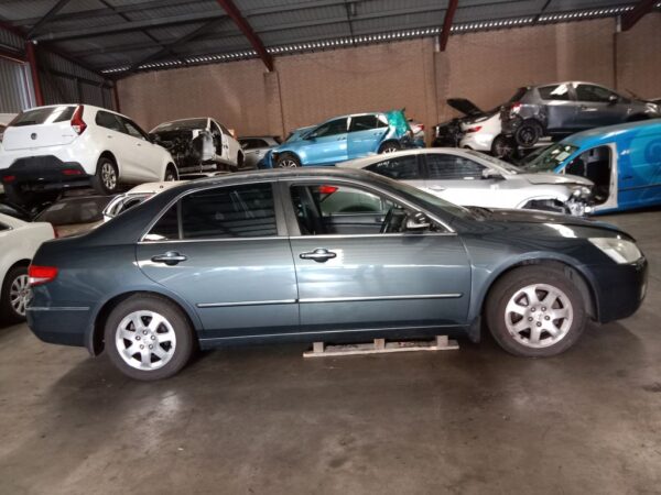 P4972 - Honda Accord 2005 Grey Wrecking - Image 12
