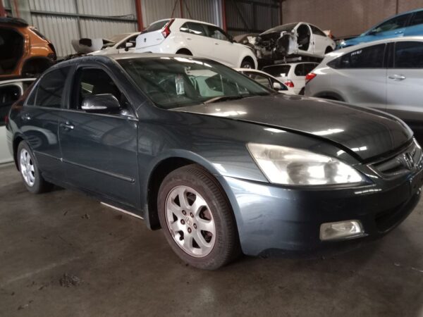 P4972 - Honda Accord 2005 Grey Wrecking - Image 13