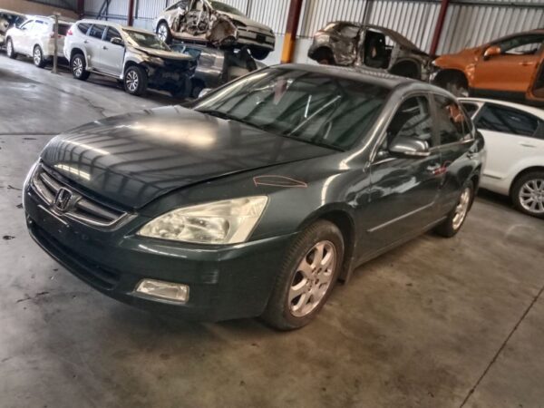 P4972 - Honda Accord 2005 Grey Wrecking - Image 16