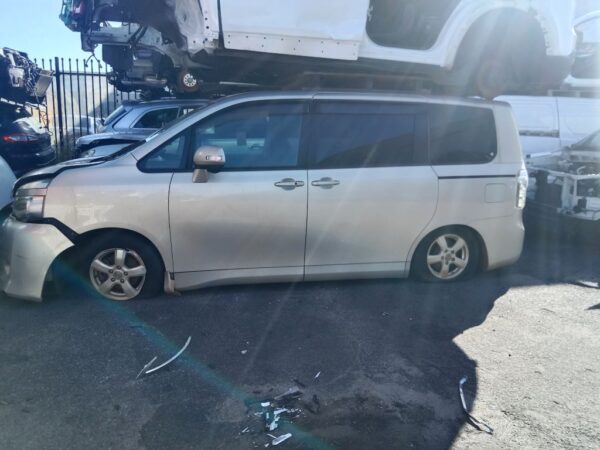 P4976 - Toyota Voxy 2012 Silver Wrecking - Image 3