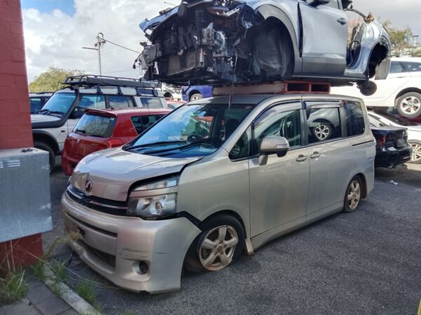 P4976 - Toyota Voxy 2012 Silver Wrecking - Image 9
