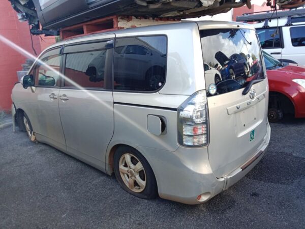 P4976 - Toyota Voxy 2012 Silver Wrecking - Image 10
