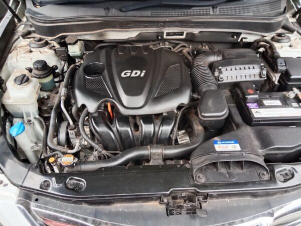 P4979 - Hyundai i45 2011 White Wrecking - Image 2