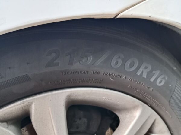 P4979 - Hyundai i45 2011 White Wrecking - Image 9