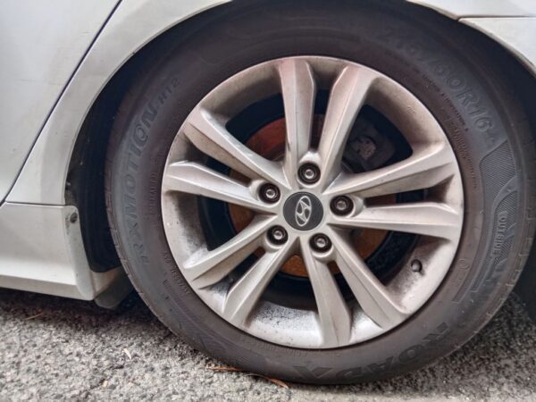P4979 - Hyundai i45 2011 White Wrecking - Image 10