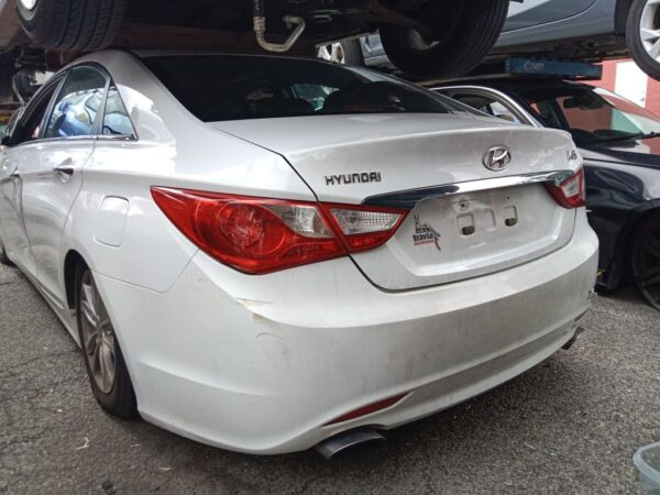 P4979 - Hyundai i45 2011 White Wrecking - Image 11