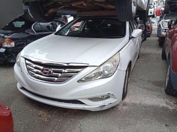 P4979 - Hyundai i45 2011 White Wrecking - Image 16