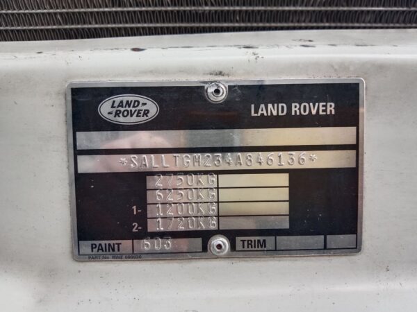 P4980 - Land Rover Discovery 2004 White Wrecking - Image 15