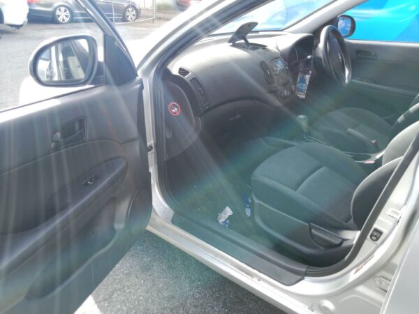 P4981 - Hyundai i30 2010 Silver Wrecking - Image 3