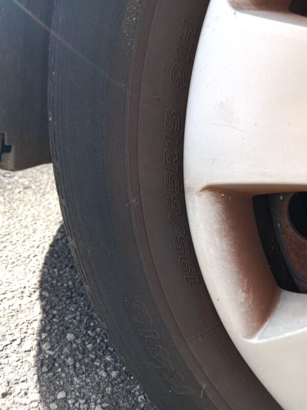P4981 - Hyundai i30 2010 Silver Wrecking - Image 4